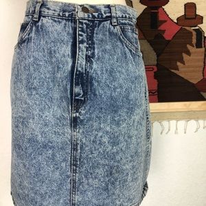 Vintage Jordache acid washed denim skirt.
